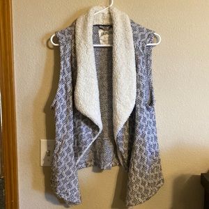 Cavalini waterfall fuzzy cardigan vest size large